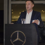 Stephan Kinzel, Geschäftsführer der S & G Automobil GmbH begrüßt die Gäste