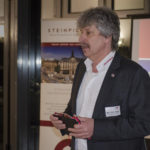 Geschäftsstellenleiter Klaus-Dieter Bugiel eröffnet und moderiert den Abend
