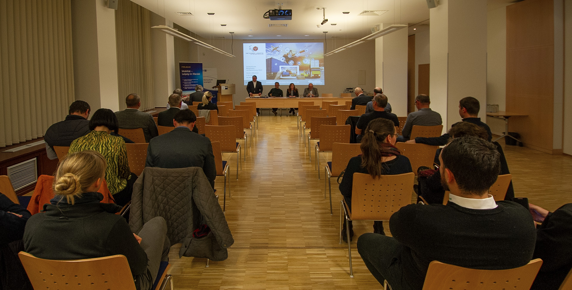 Eröffnung der Mitgliederversammlung des Netzwerk Logistik Mitteldeutschland e. V. durch den stellvertretenden Vorsitzenden Dierk Näther