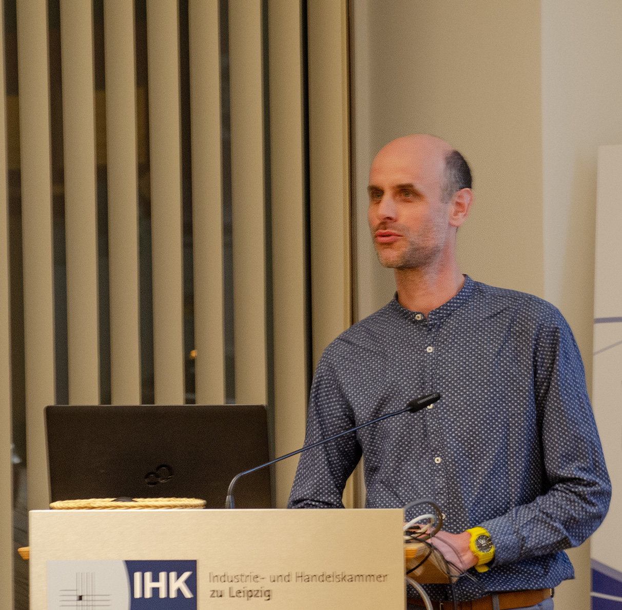 Sebastian Ehrlich von Netzwerkmitglied und Pressestelle des Netzwerkes Medienbüro am Reichstag spricht über die Pressearbeit für den Verein